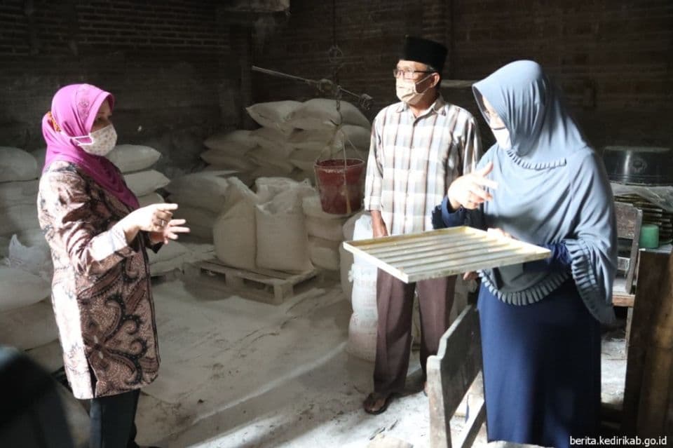 Tak Disangka Usaha Kerupuk ini Mampu Bertahan Walaupun di Hadang Masa Pandemi