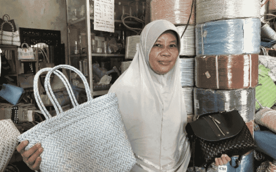 Kerajinan Tas UMKM Asal Sragen ini Capai Omzet 300 Juta per Bulan dan Menembus Pasar Mancanegara