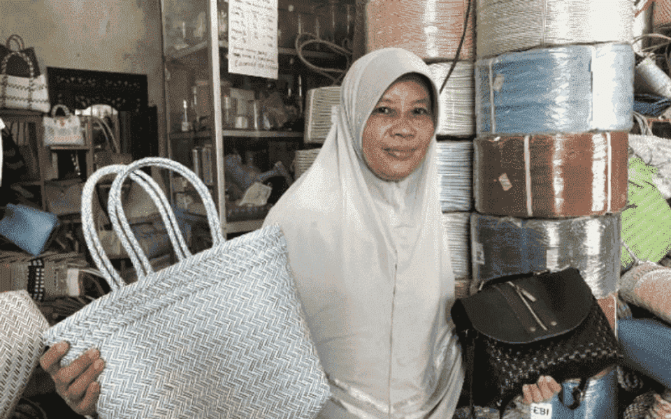Kerajinan Tas UMKM Asal Sragen ini Capai Omzet 300 Juta per Bulan dan Menembus Pasar Mancanegara