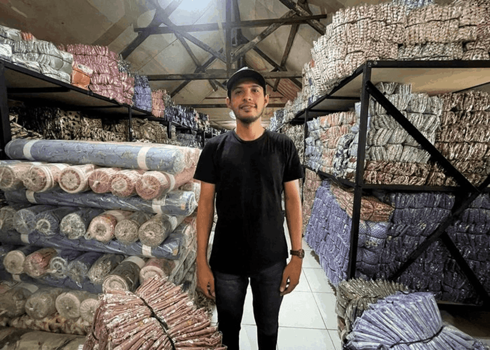 Penjual di Solo Raih Omzet Miliaran dengan Berjualan Mukena, Ini Rahasianya