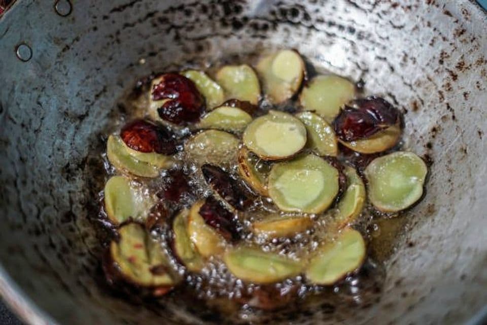 Ikuti 5 Tips Berikut Ini, Jengkol Goreng akan Empuk dan Tidak Alot