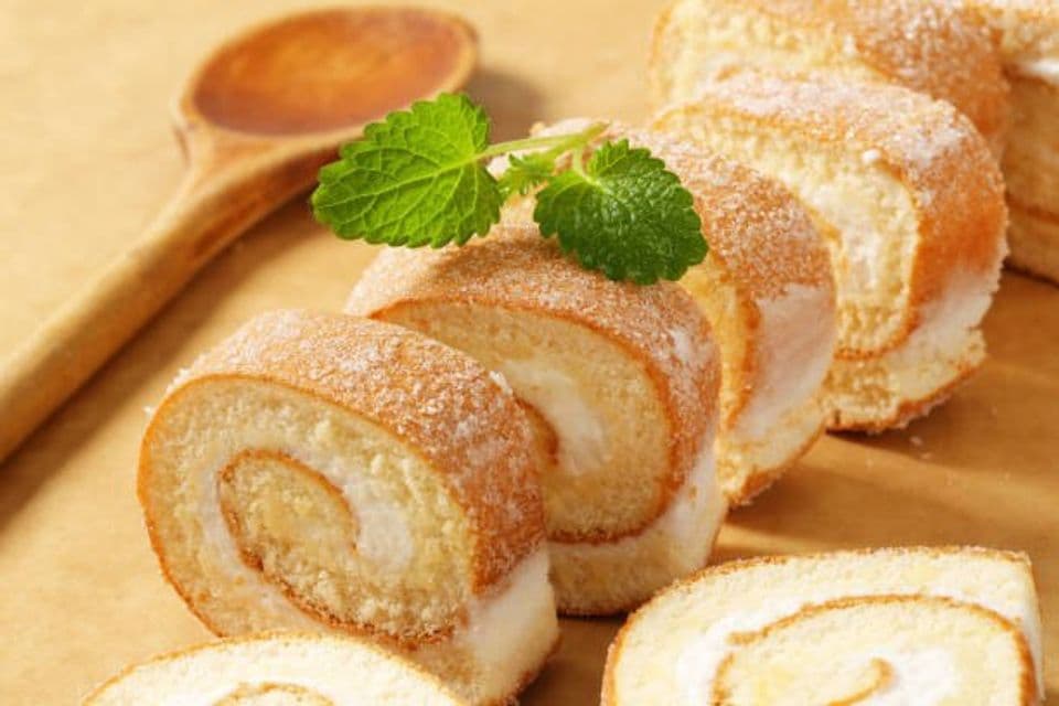 Begini Cara Membuat Bolu Gulung Simpel dan Bolu Gulung Kukus