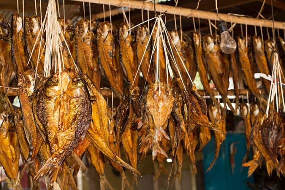 Ibu Supinah Warga Desa Gempolsewu Berbisnis Ikan Asap Mencapai Jutaan Rupiah PerHari