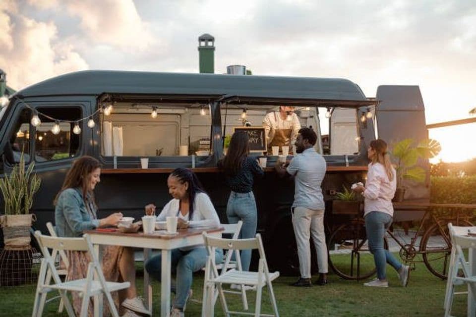 Berbinsis dengan Sistem Foodtruck? Berikut Perizinan yang Harus Dipenuhi