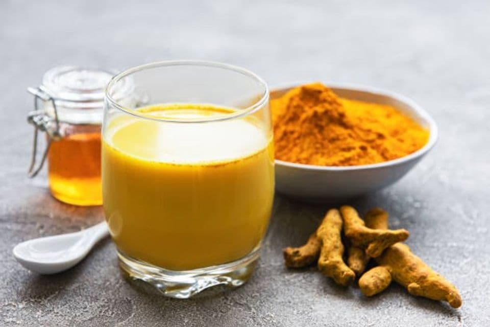 Cara Membuat Minuman Herbal Kunyit Madu yang Beragam Manfaat Bagi Kesehatan
