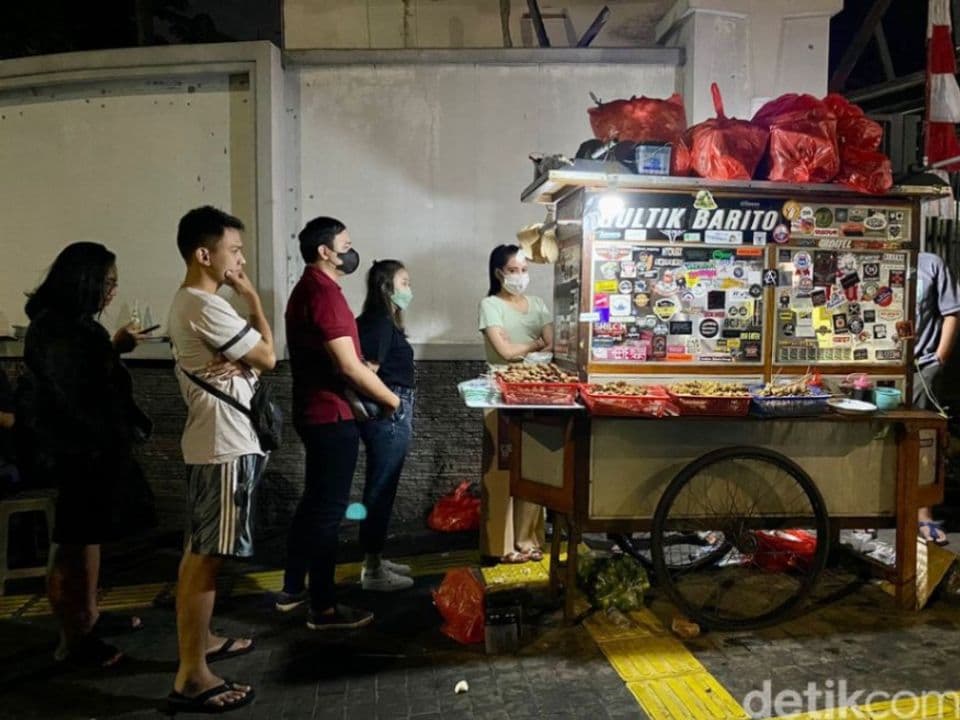 Jualan Ditempat Sepi dan Minim Penerangan, Ini Alasan Pedagang Gultik yang Viral